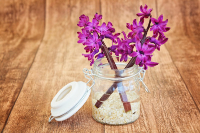 scented candle amber minimal
